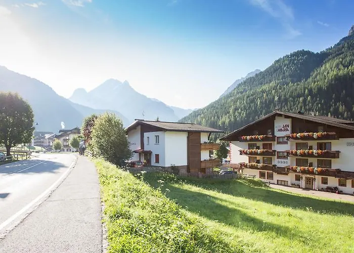 Jan Maria Готель 3*