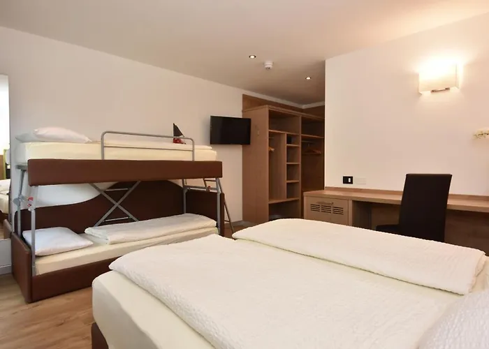 Jan Maria Готель